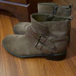 Clarks Women’s size 8.5M Leather boots